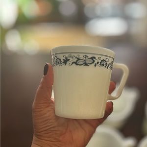 Vintage Set of 6 Pyrex Milk Glass Old Town Blue Onion 1410 Coffee Cups D…